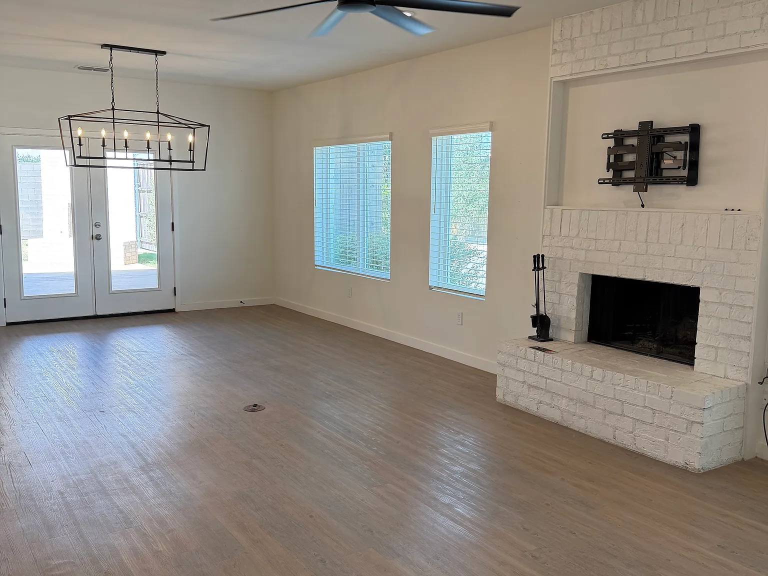4 bed, 3.5 bath, 3116 sqft, $4,200 — Photo 4