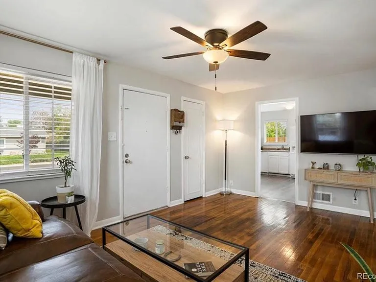 860 Oakland St — Photo 8