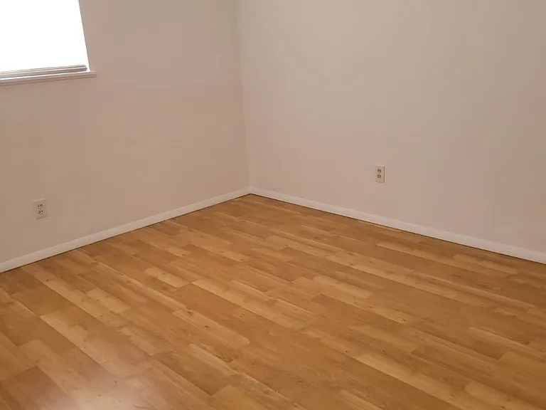 825 Grace St NE — Photo 3