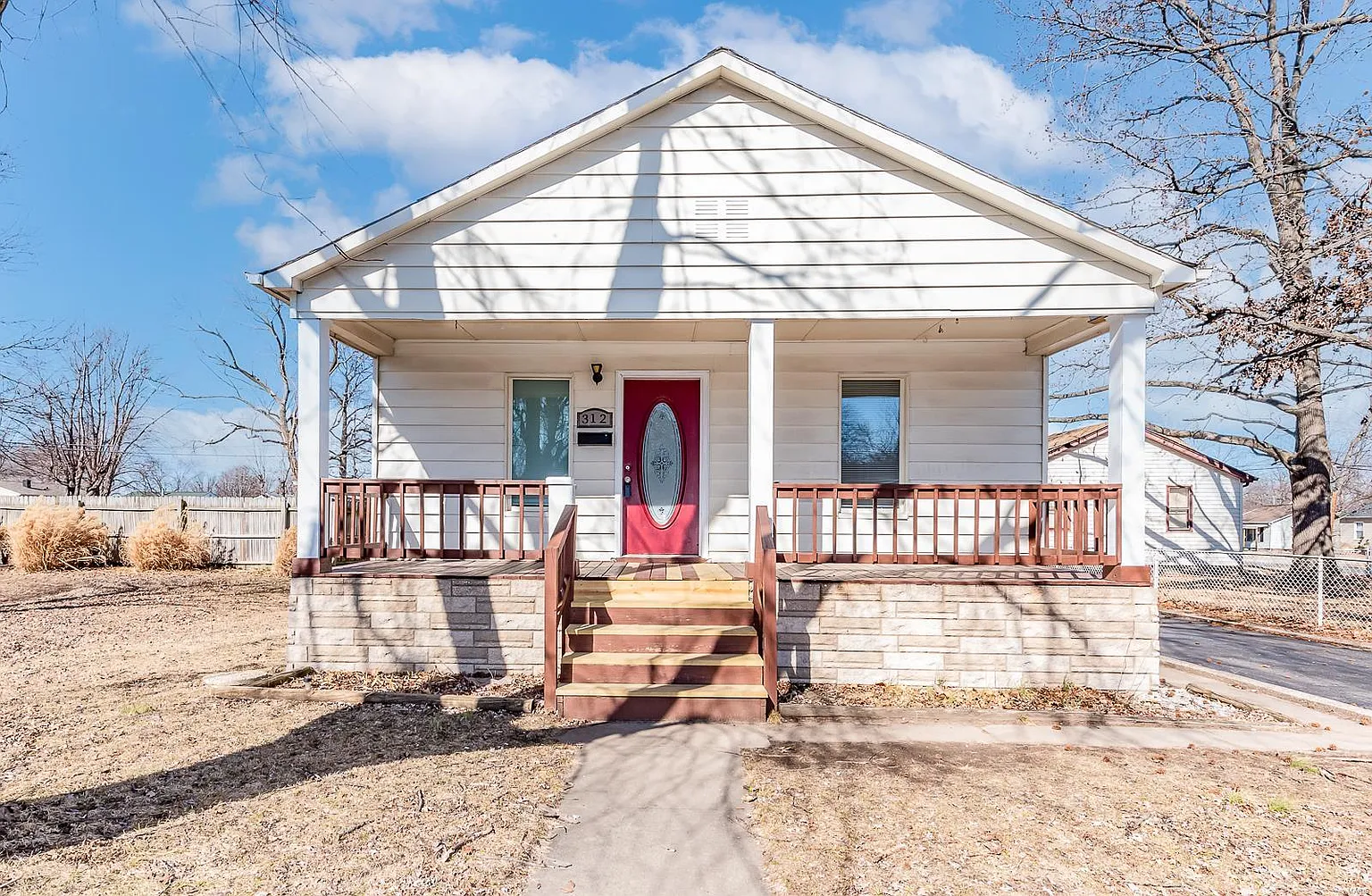 312 Rohm Pl photo 1