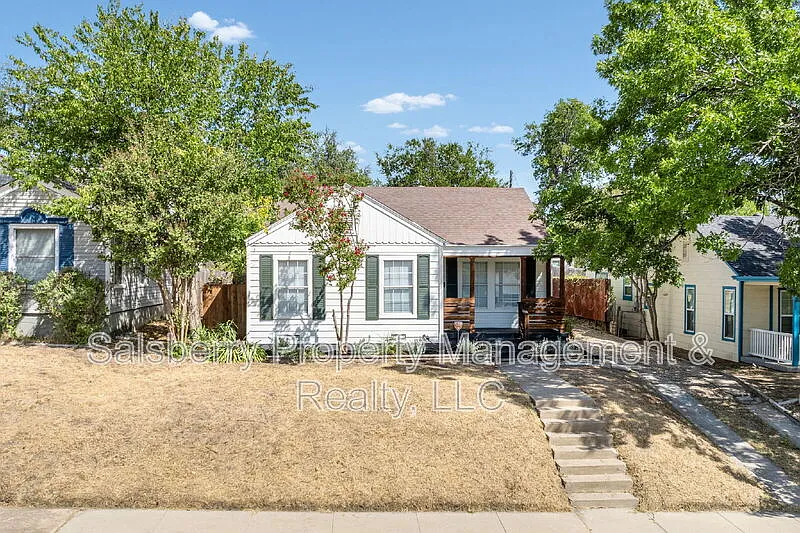 2 bed, 1.0 bath, 1042 sqft, $2,500 — Photo 1