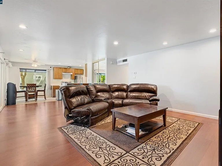 9085 Alcosta Blvd #409 — Photo 4