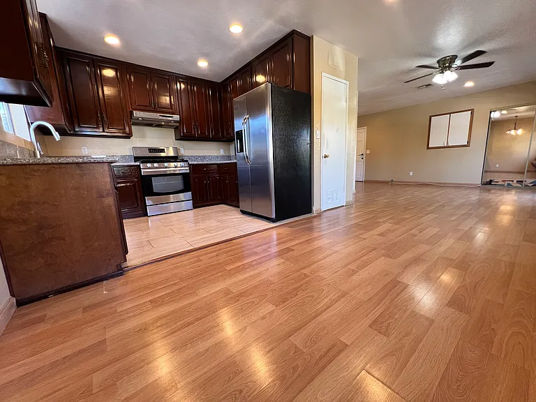 5646 La Mirada Ave #2 — Photo 20