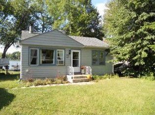 112 Fairfield Dr, Island Lake, IL 60042