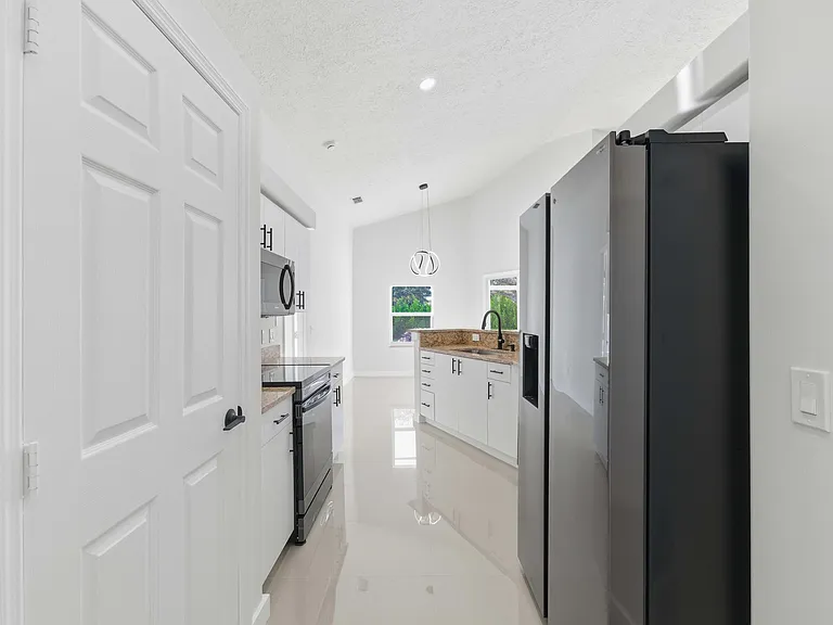 3031 SE Galt Cir — Photo 14