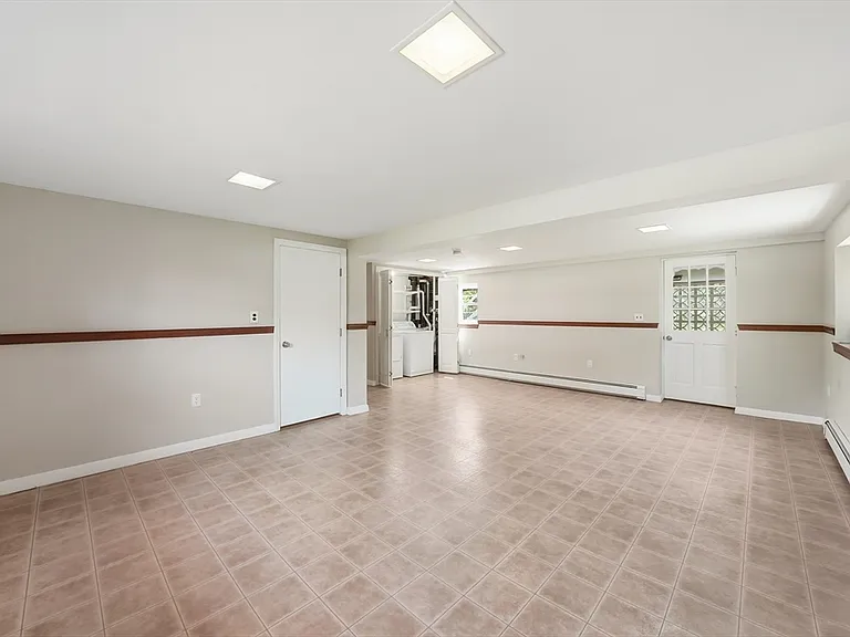 6 Belmont Rd — Photo 32
