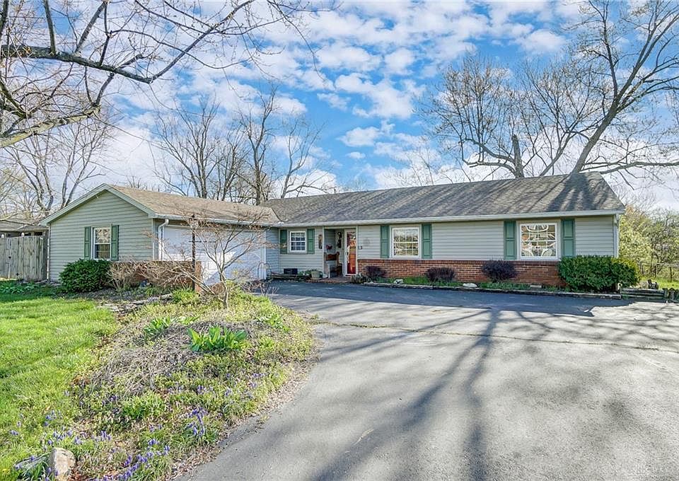 1st image of 132 East Dr