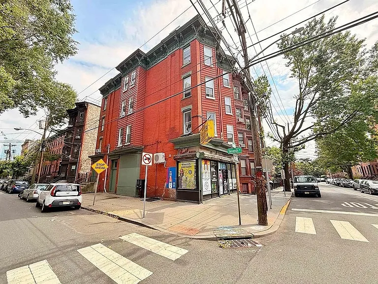 118 Erie St #2 — Photo 10
