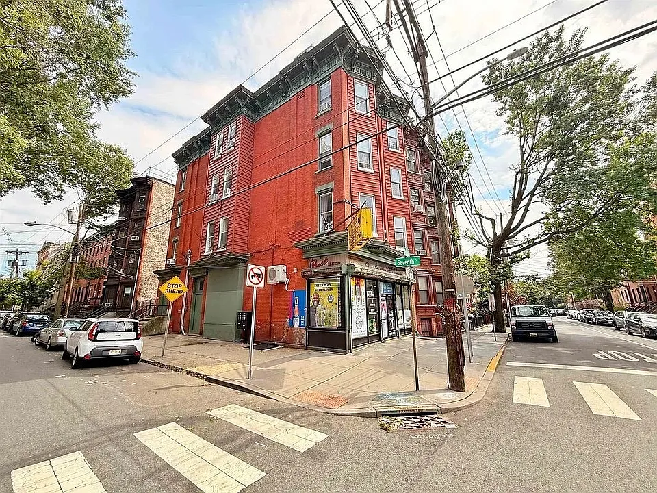118 Erie St #5