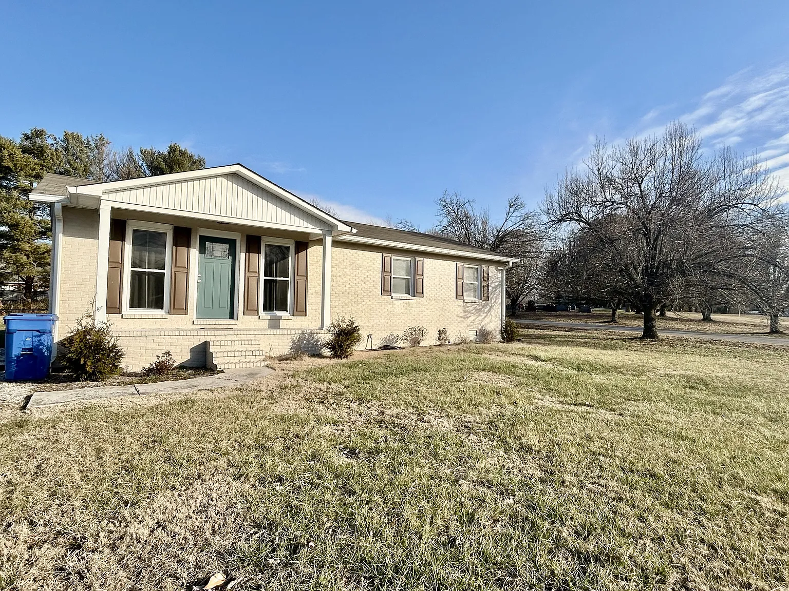 3 bed, 1215 sqft, $2,000 — Photo 1