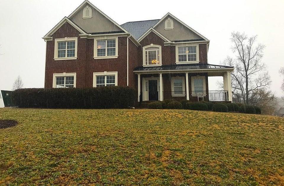 1st image of 124 Lochmere Ln