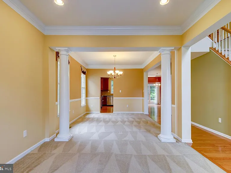 45 Lockwood Dr — Photo 6