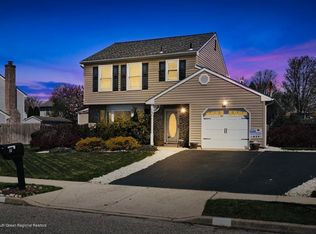 7 Tamarack St, Howell, NJ 07731