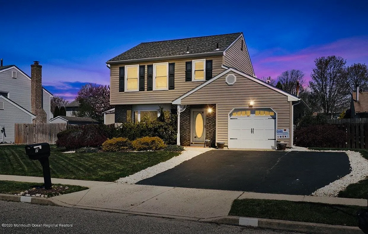 7 Tamarack St photo 1
