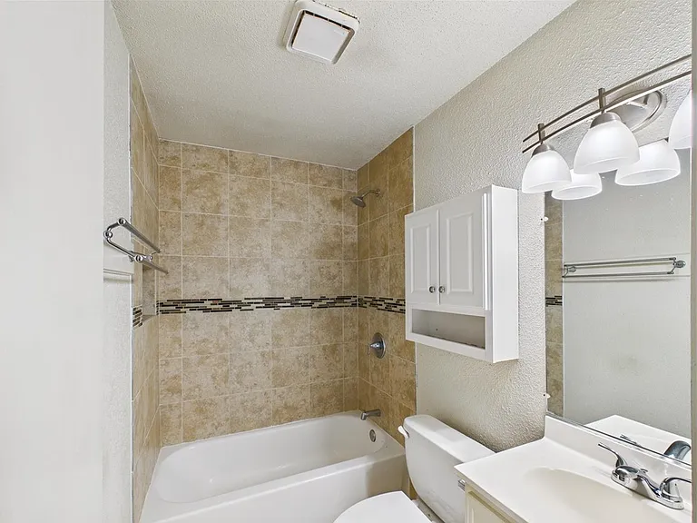 1505 Oakdale Cir #D — Photo 9