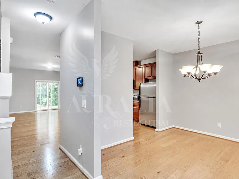 255 Hampshire Downs Dr — Photo 8