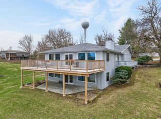 516 Crestview Dr, Sherrard, IL