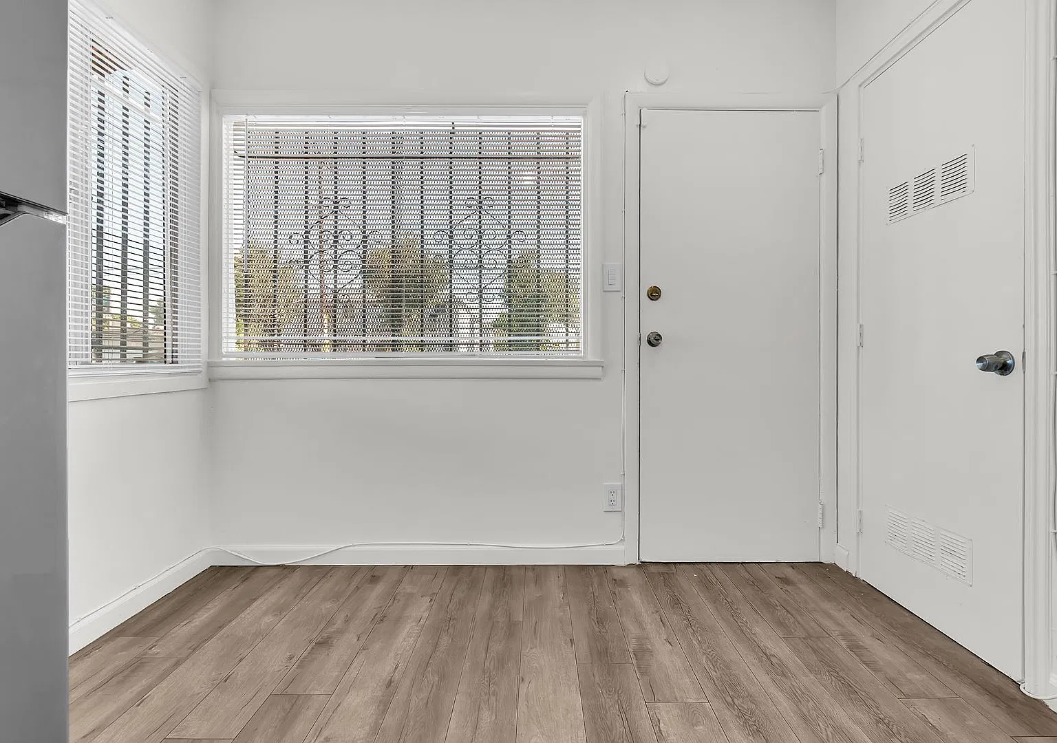Convenient 1-Bedroom Home with Dedicated Parking in Los Angeles! — Photo 4
