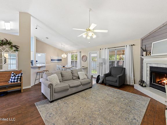 5th image of 1623 Lori Dr