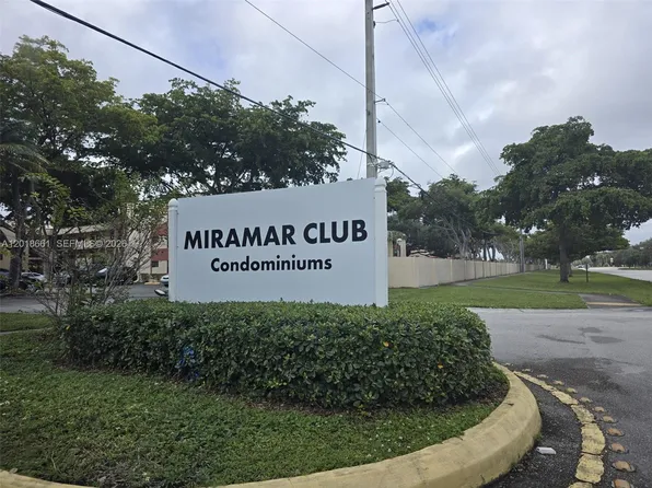 3396 Foxcroft Rd APT 113, Hollywood, FL 33025