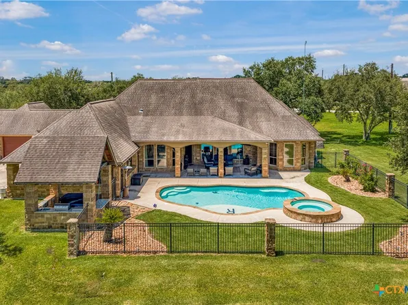 178 Juniper Trl, Yoakum, TX 77995
