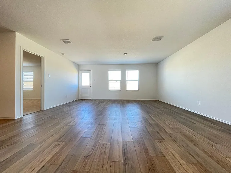 416 Frio Pass Trl — Photo 2