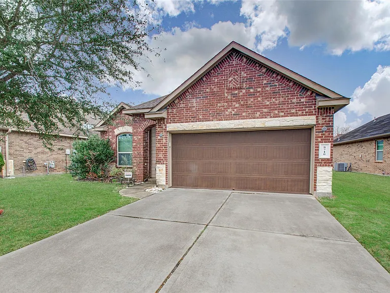 8710 Austin Thomas Dr — Photo 3