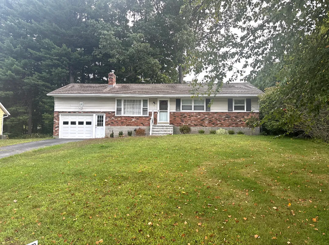 4 bed, 1400 sqft, $2,800 — Photo 1