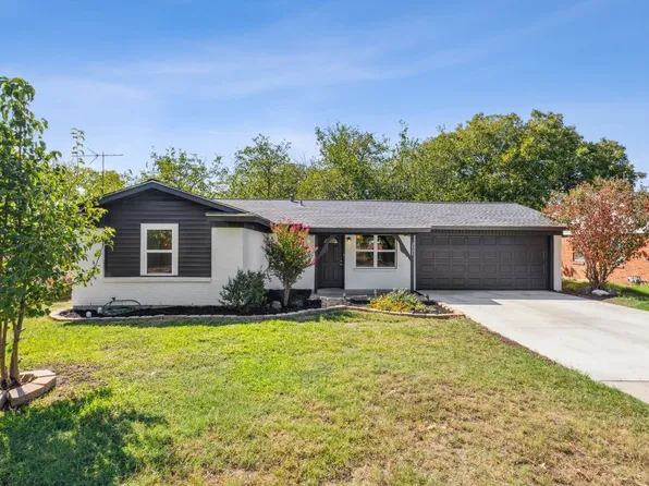 3525 Larry St, Haltom City, TX 76117