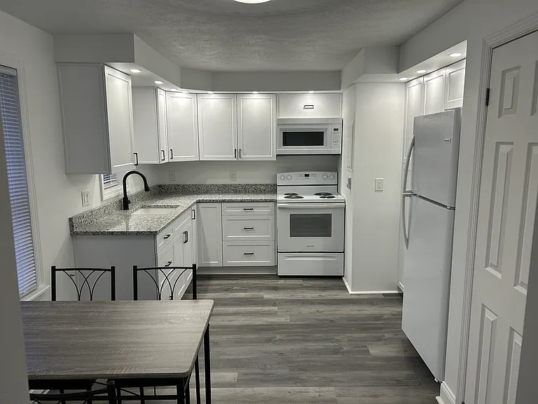 2-125 Coddington Pl #2 — Photo 5