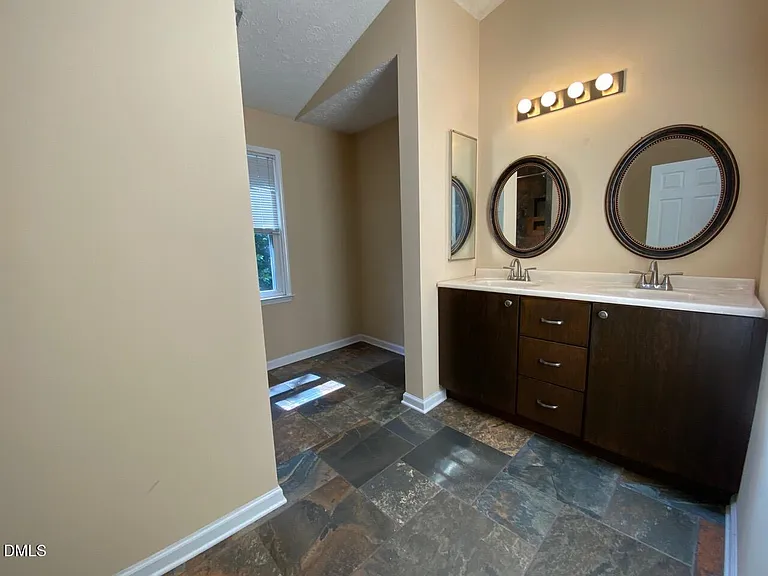 111 Westwind Ct — Photo 13