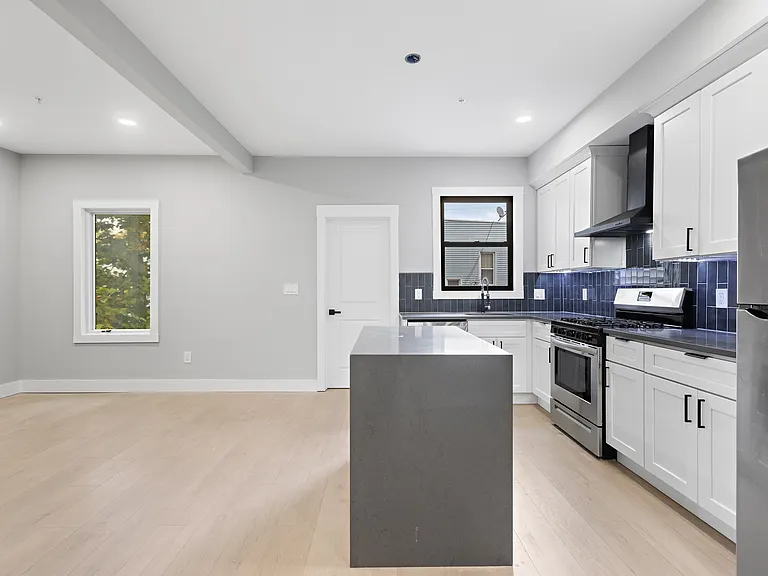 152 Van Reipen Ave #2 — Photo 3