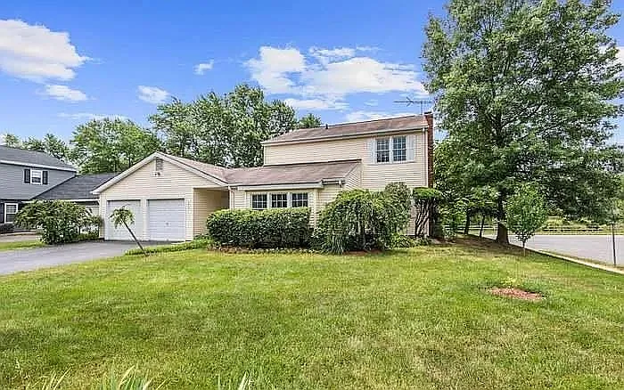 100 Elm Tree Ln