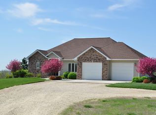 1563 Quail Rd, Clay Center, KS 67432