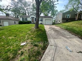 8422 Locust St, Kansas City, MO 64131