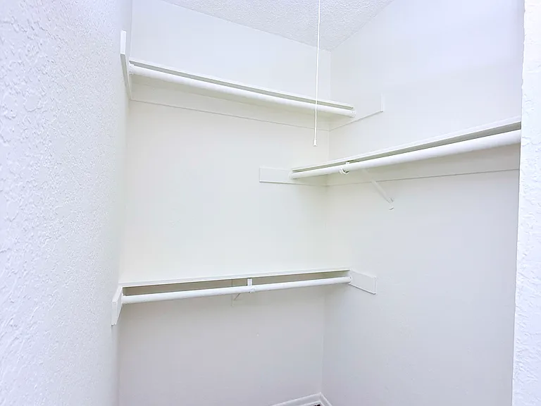 7355 Woodley Ave #8 — Photo 14