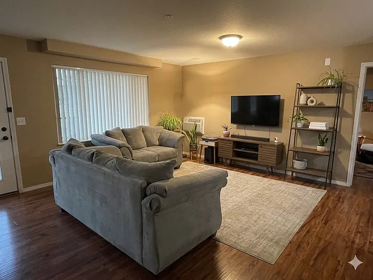 1916 White Ave #101 — Photo 1
