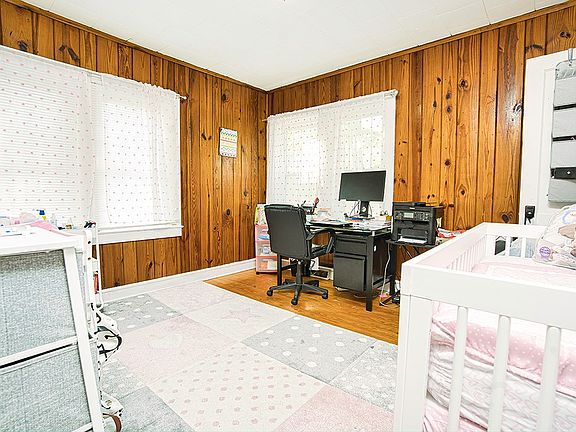 5th image of 204 Sloan Ave