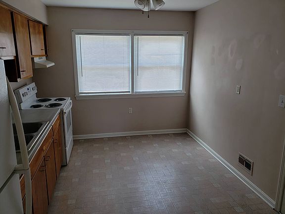 2nd image of 2914 Abigail Dr APT 1
