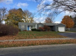 1785 W 32nd St, Holland, MI 49423