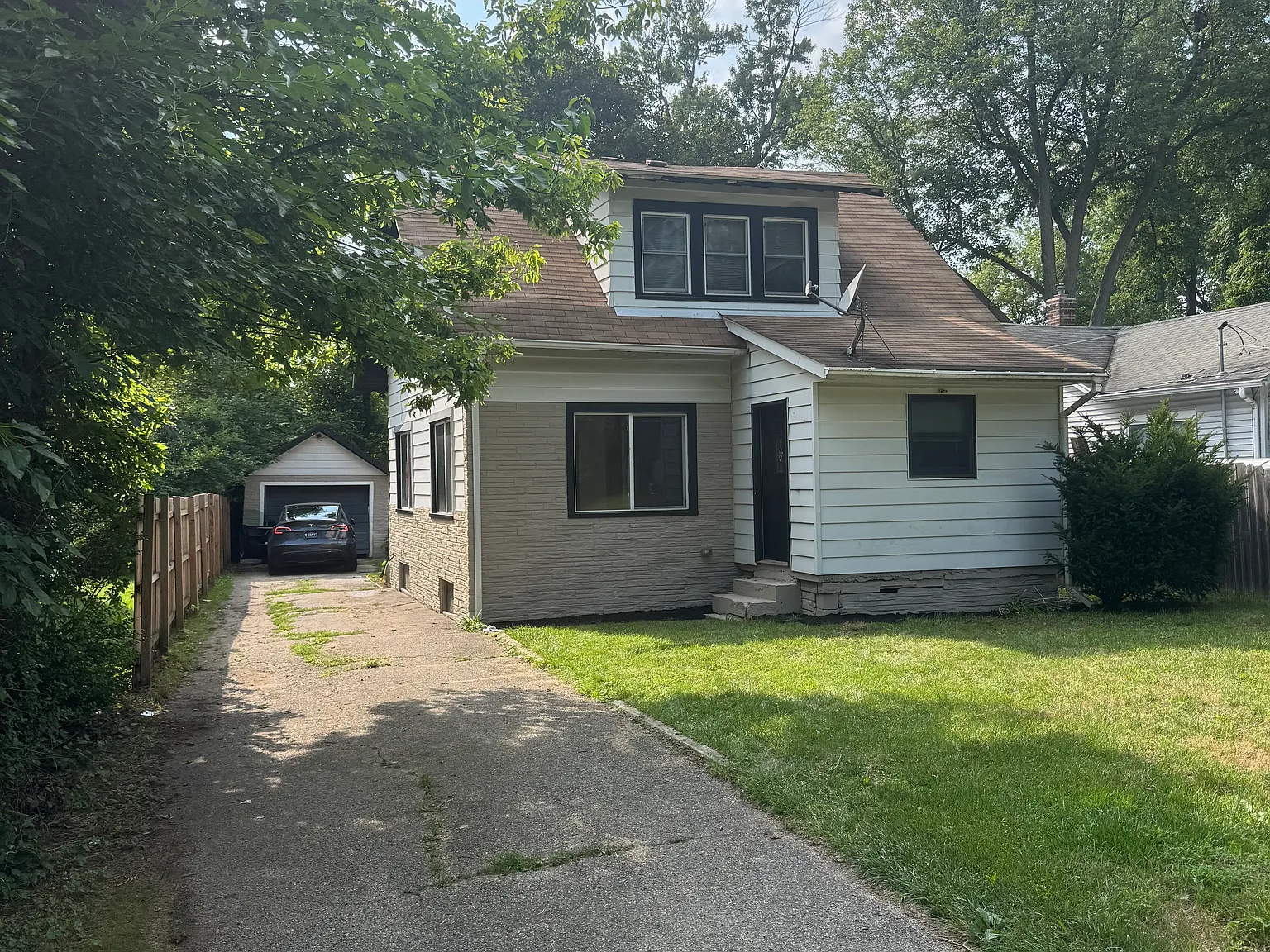 1227 Baker Dr — Photo 3