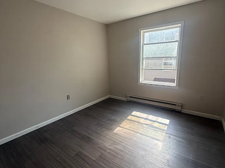 348 S 6th St #2B — Photo 7