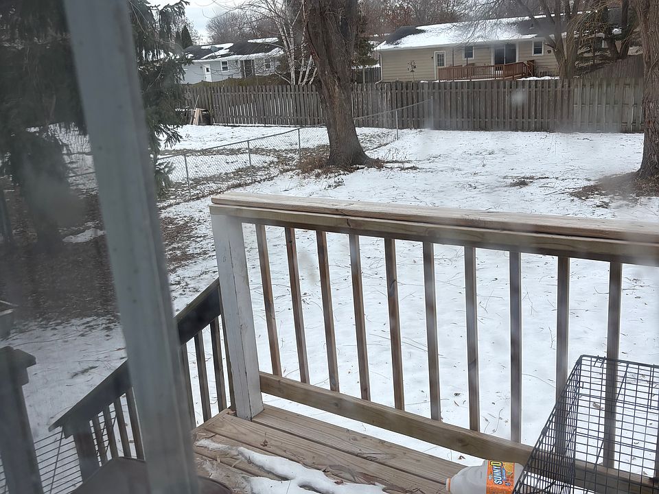 Deck/patio leading to bakyard