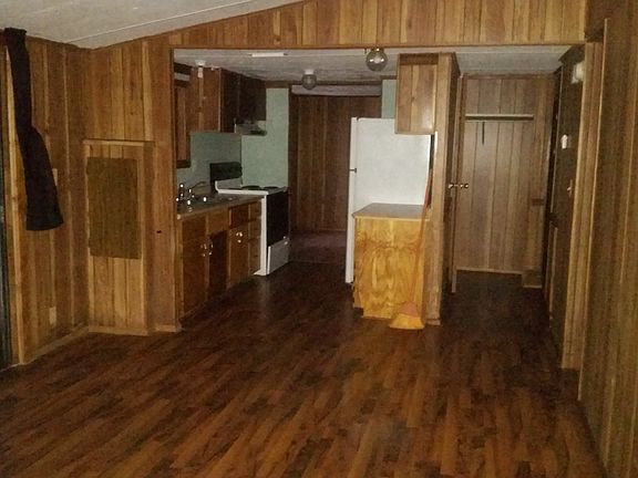 Living room in to kitchen