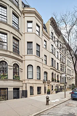 Sold by Compass | media 23