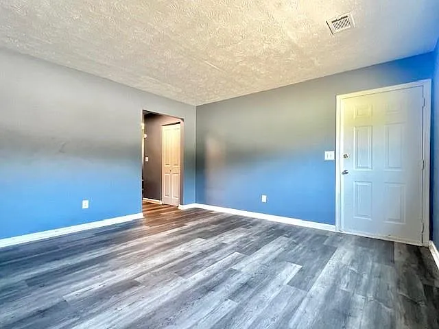 2 bed, 1.0 bath, 3556 sqft, $1,195 — Photo 1