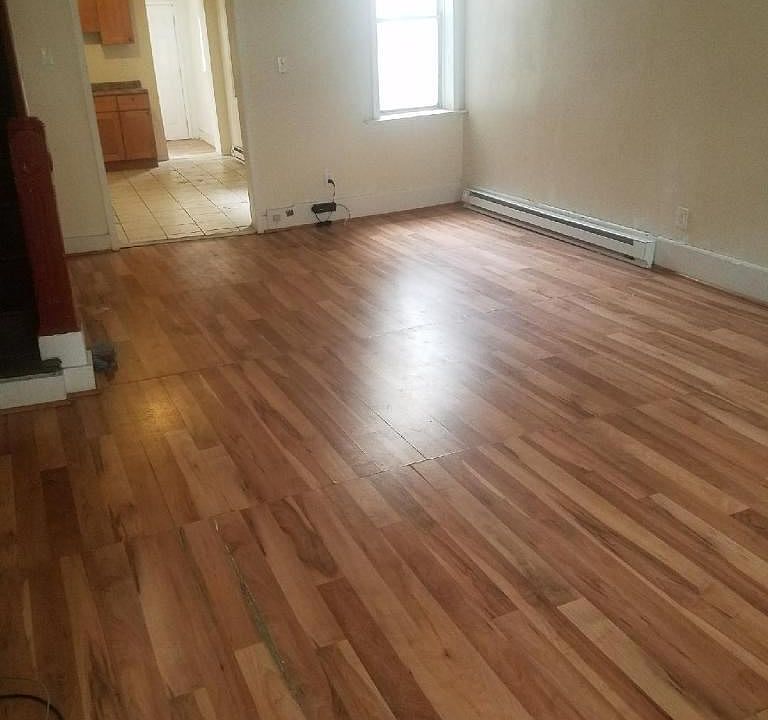 2nd image of 410 N Hobart St