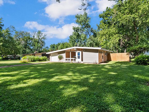 2nd image of 1005 Robinwood Dr