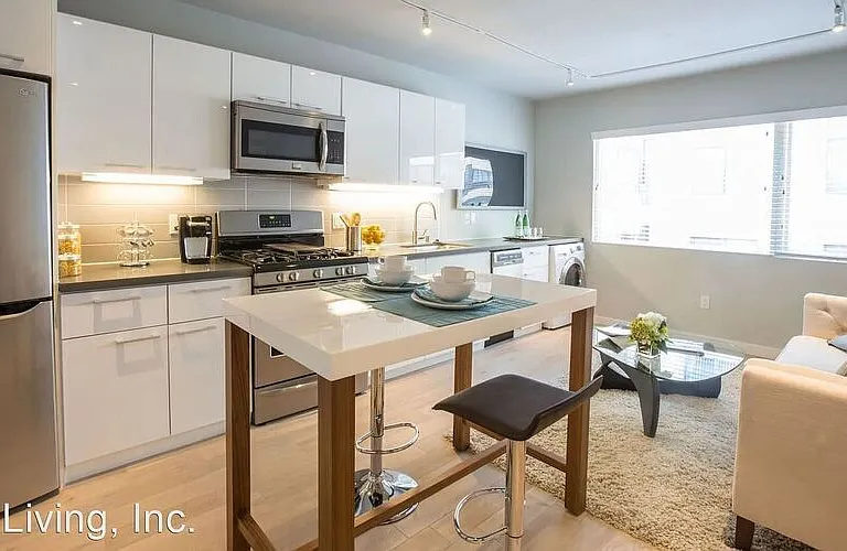 1824 Lakeshore Avenue — Photo 12