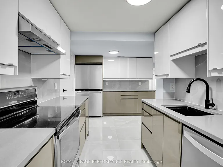 934 Smyth Rd #B — Photo 5